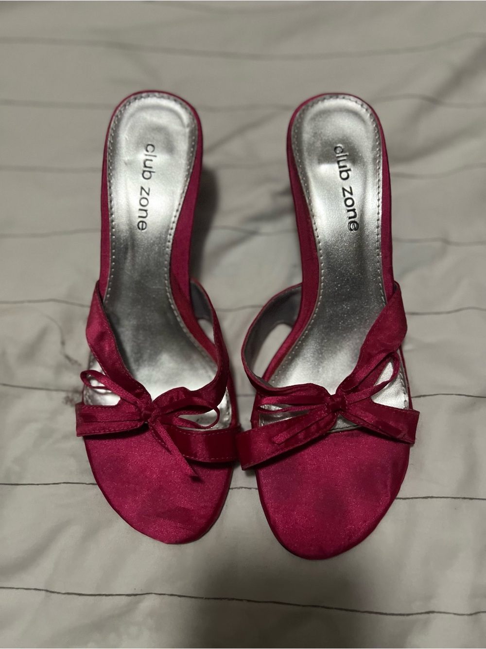 Club Zone Women’s Fuchsia Bow Slide Heels